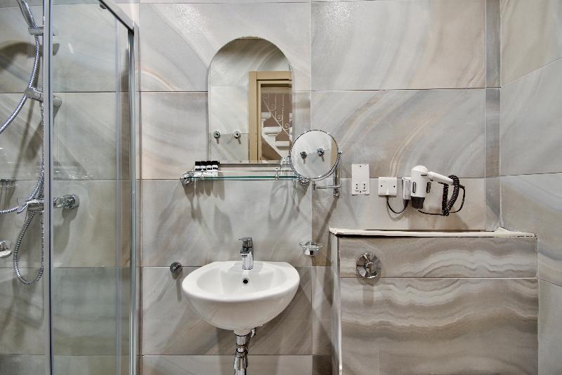The British Suites Valletta Exteriör bild